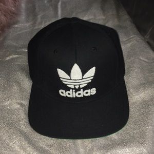 Black Adidas snapback hat